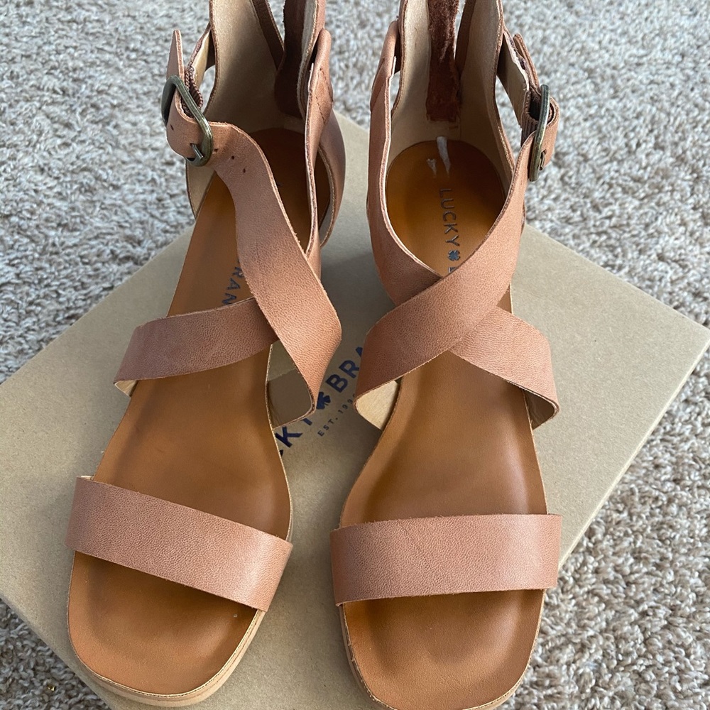 Brand new lucky brand sandals!